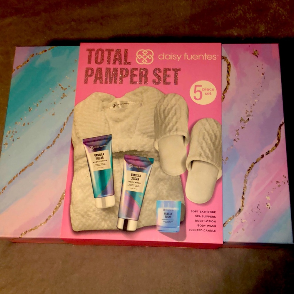 Daisy Fuentes Total Pamper Set